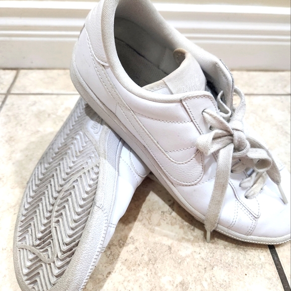 Nike White Low Sneakers - Picture 2 of 2